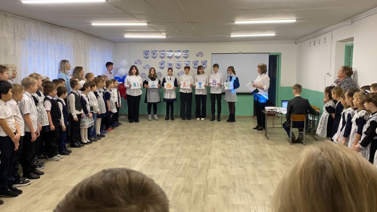 Посвящение учеников начальных классов в "Орлята России".